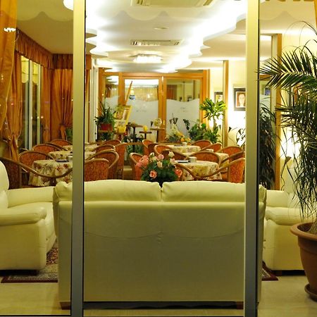 Hotel Al Prater Lignano Sabbiadoro Bagian luar foto