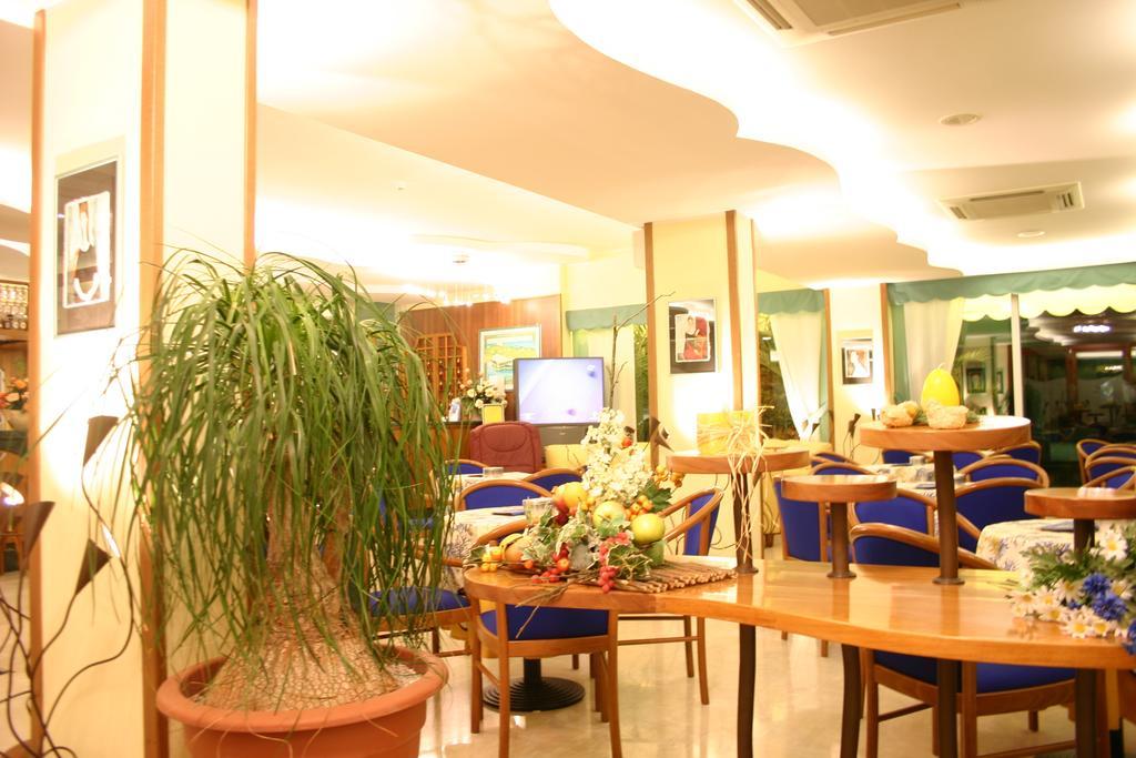 Hotel Al Prater Lignano Sabbiadoro Bagian luar foto