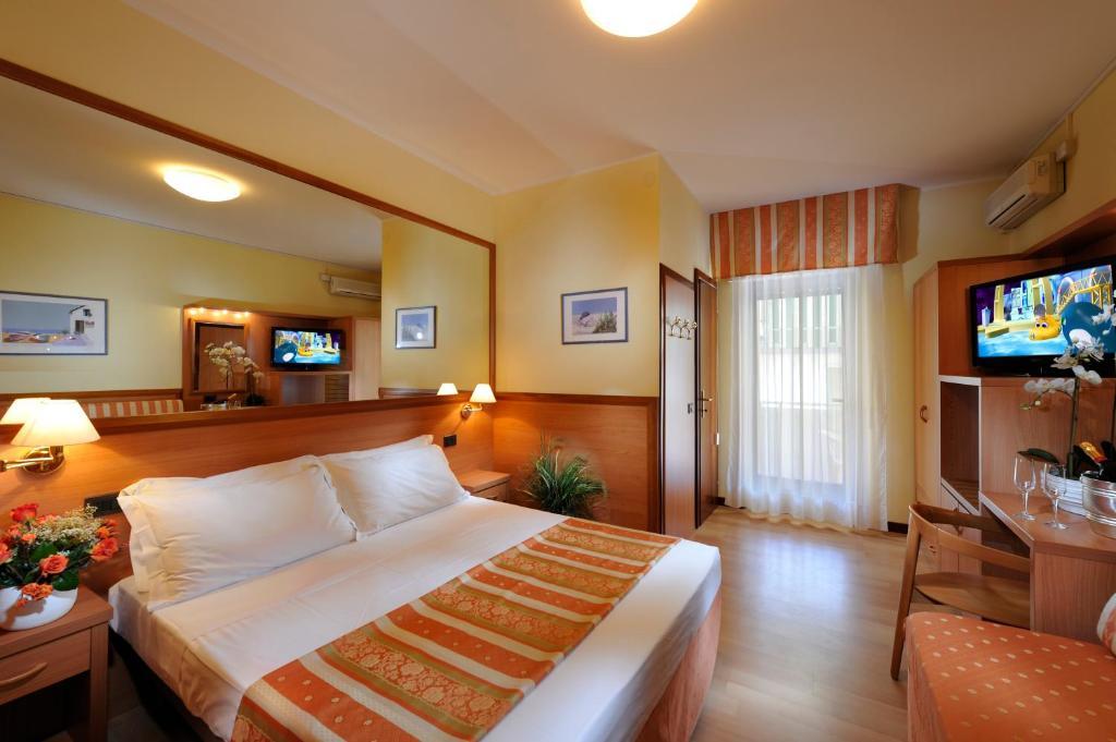 Hotel Al Prater Lignano Sabbiadoro Ruang foto