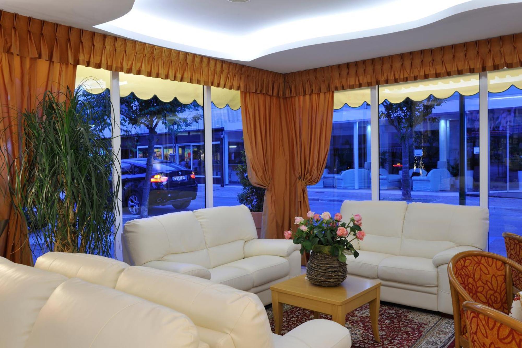 Hotel Al Prater Lignano Sabbiadoro Bagian luar foto