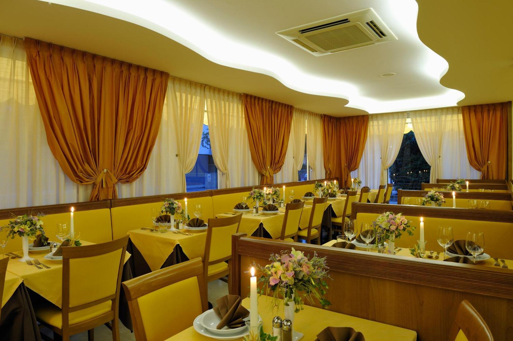 Hotel Al Prater Lignano Sabbiadoro Bagian luar foto