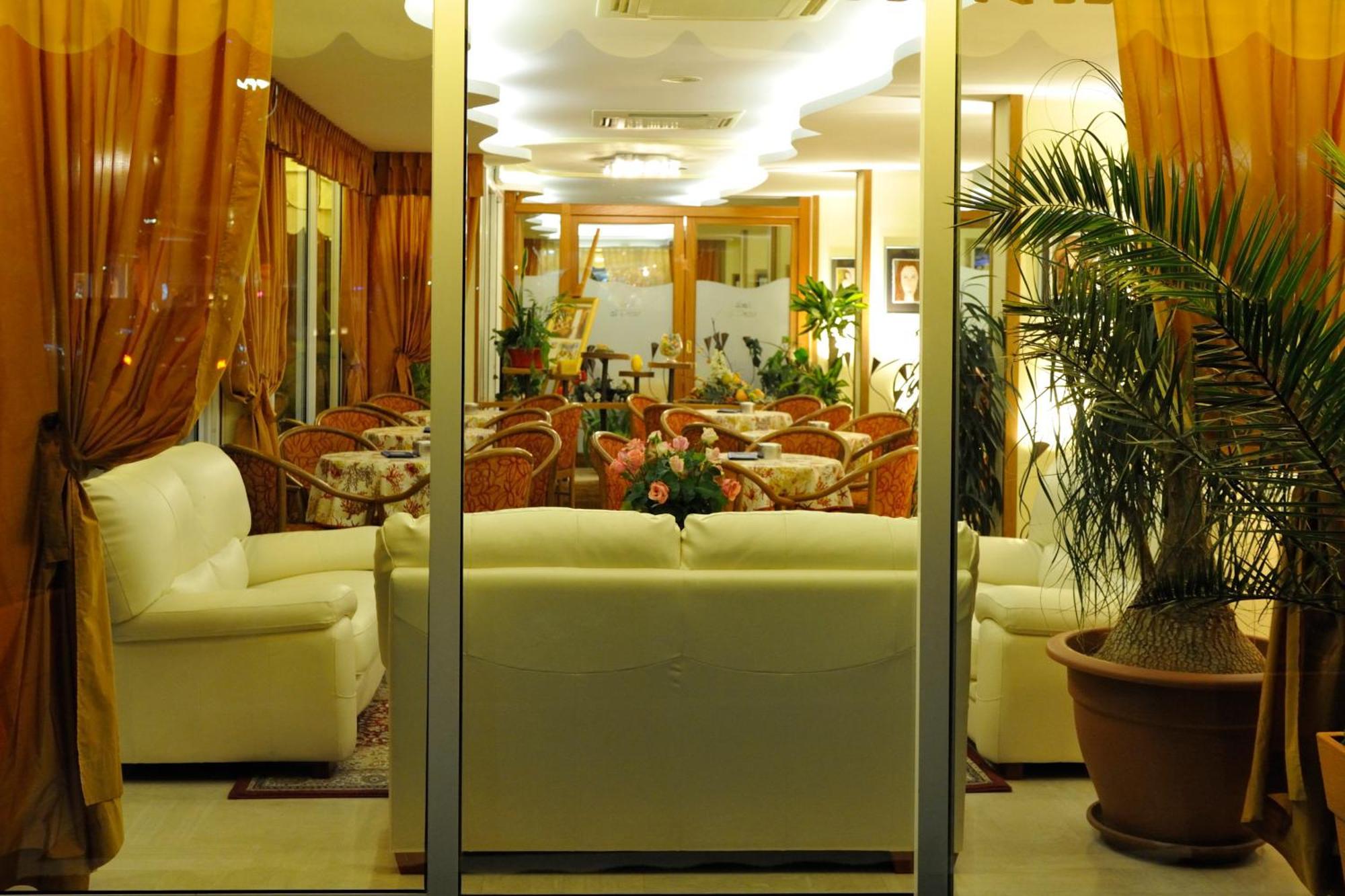 Hotel Al Prater Lignano Sabbiadoro Bagian luar foto