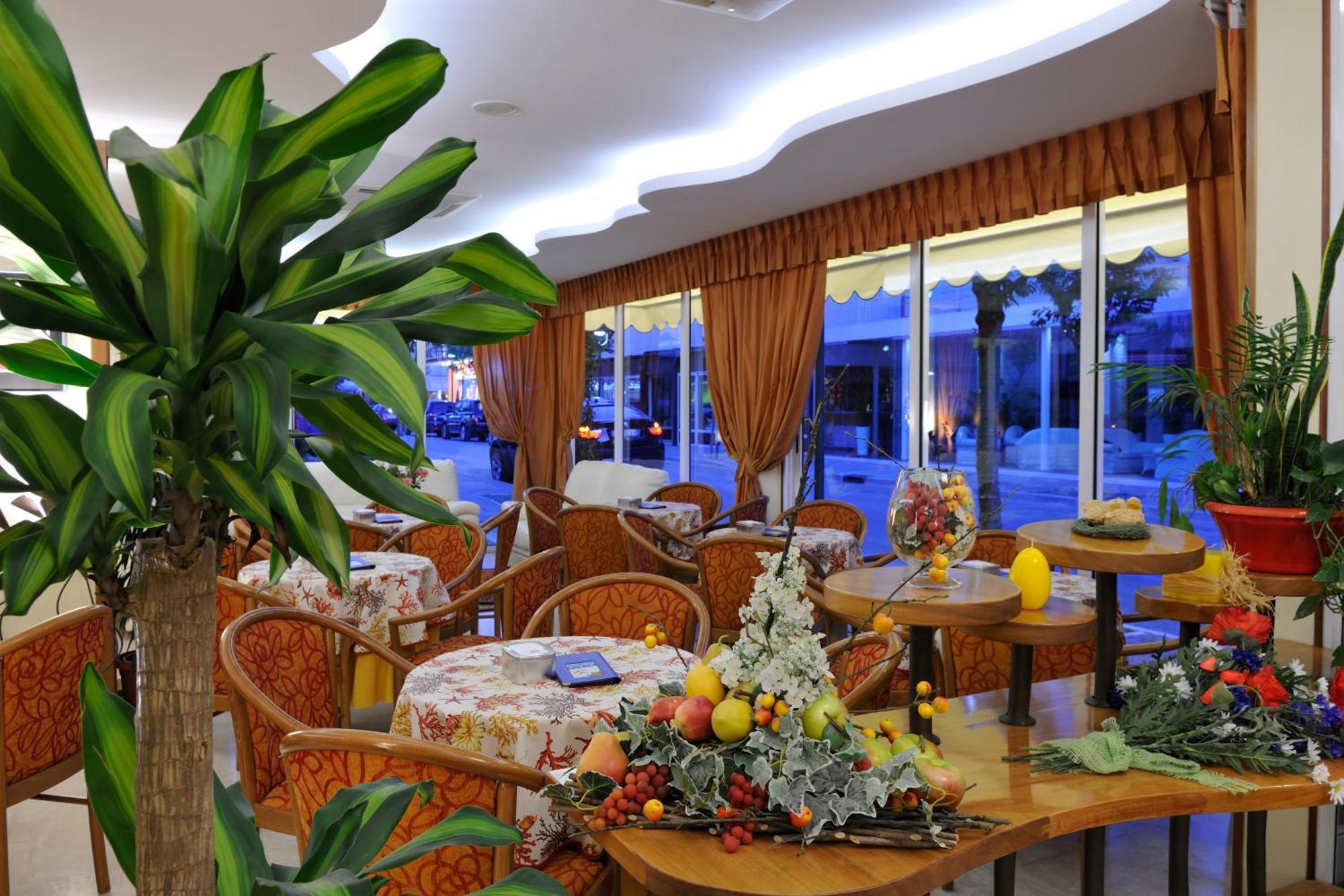 Hotel Al Prater Lignano Sabbiadoro Bagian luar foto