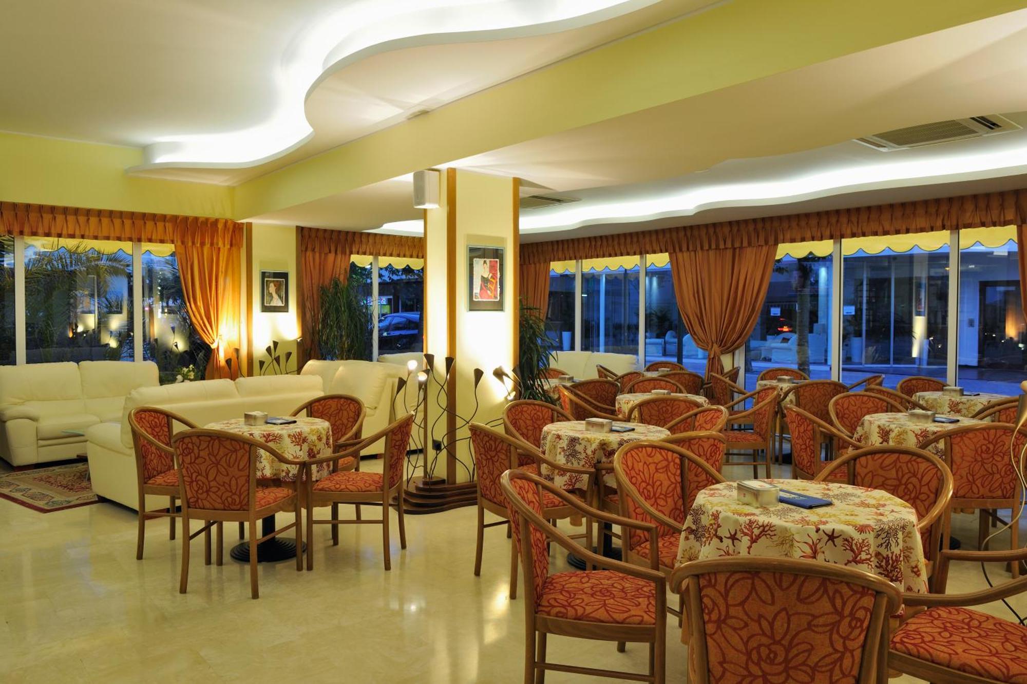 Hotel Al Prater Lignano Sabbiadoro Bagian luar foto
