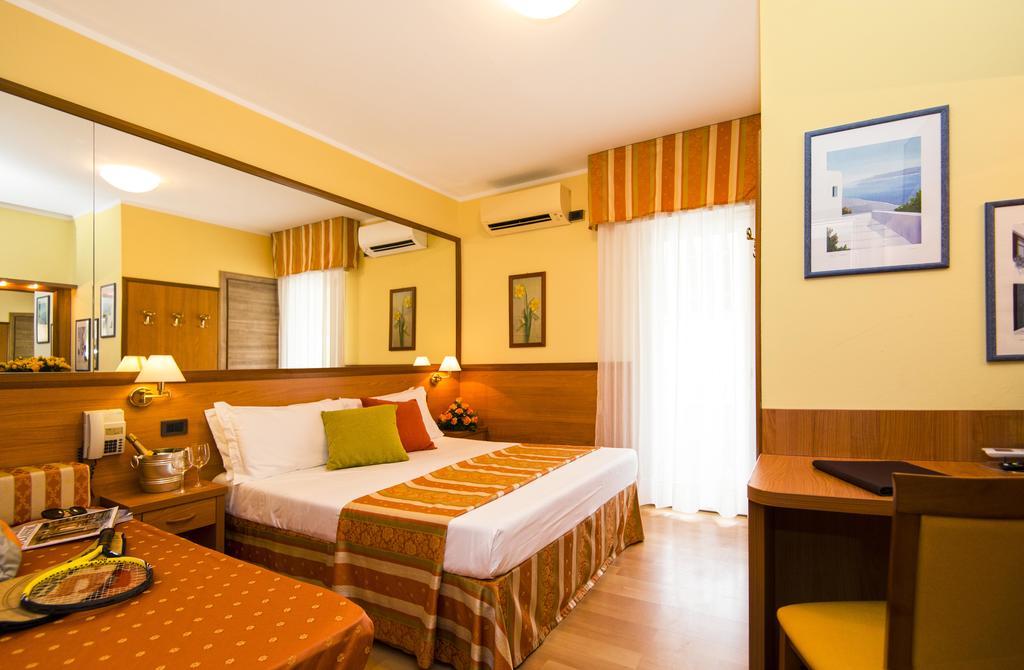 Hotel Al Prater Lignano Sabbiadoro Bagian luar foto