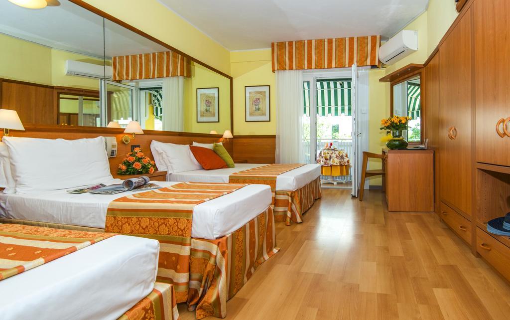Hotel Al Prater Lignano Sabbiadoro Bagian luar foto