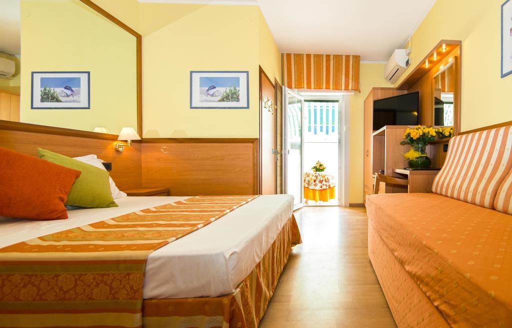 Hotel Al Prater Lignano Sabbiadoro Bagian luar foto