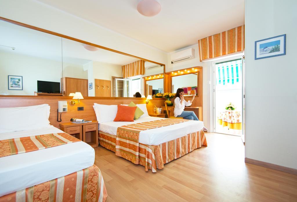 Hotel Al Prater Lignano Sabbiadoro Bagian luar foto