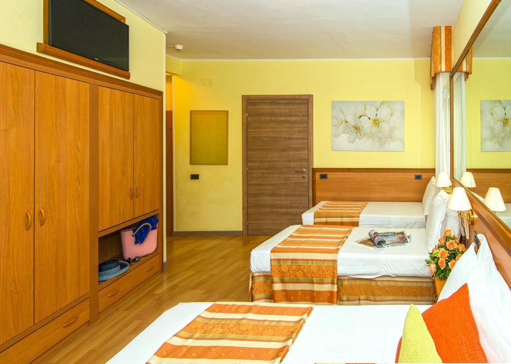 Hotel Al Prater Lignano Sabbiadoro Bagian luar foto