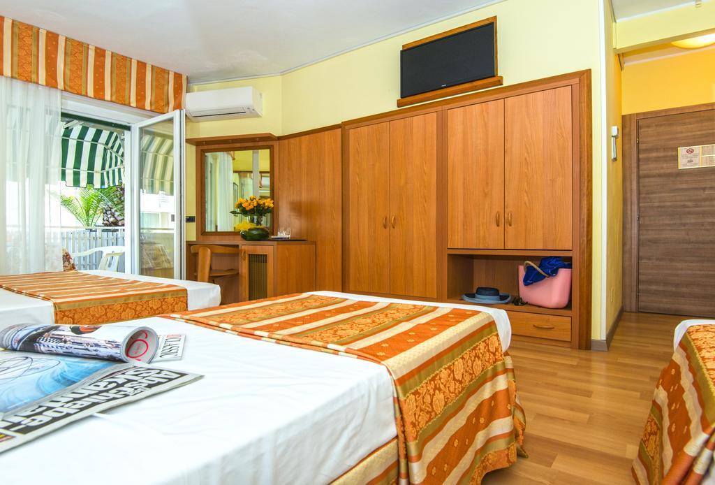 Hotel Al Prater Lignano Sabbiadoro Bagian luar foto