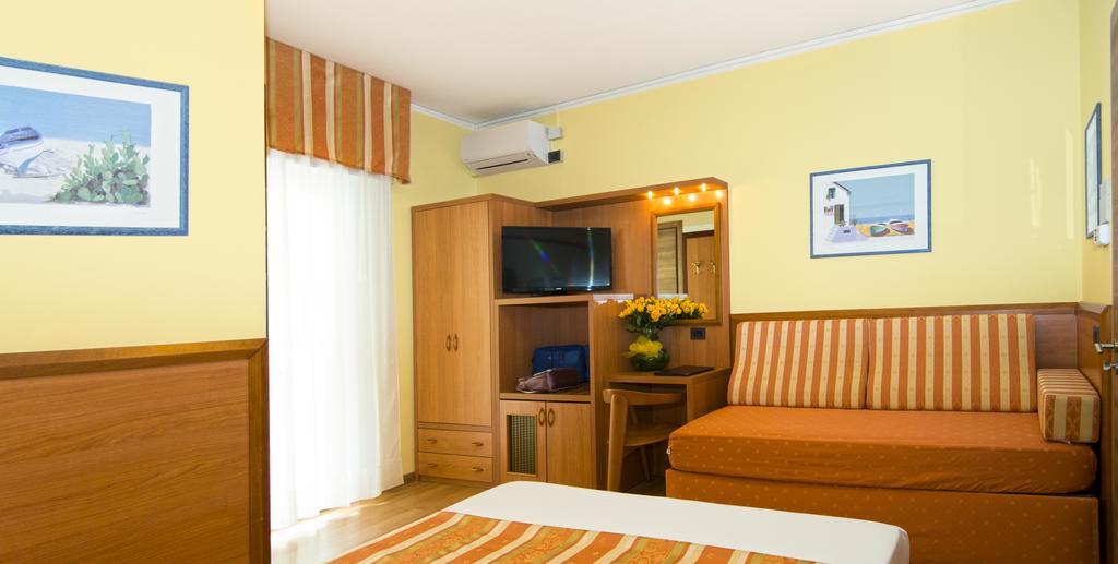 Hotel Al Prater Lignano Sabbiadoro Bagian luar foto