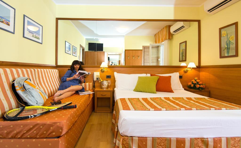 Hotel Al Prater Lignano Sabbiadoro Bagian luar foto