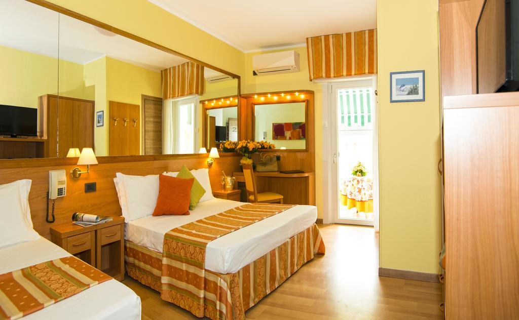 Hotel Al Prater Lignano Sabbiadoro Bagian luar foto