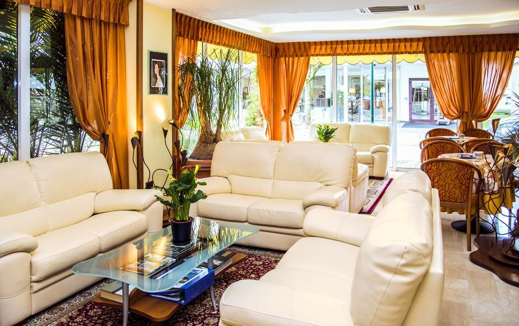 Hotel Al Prater Lignano Sabbiadoro Bagian luar foto