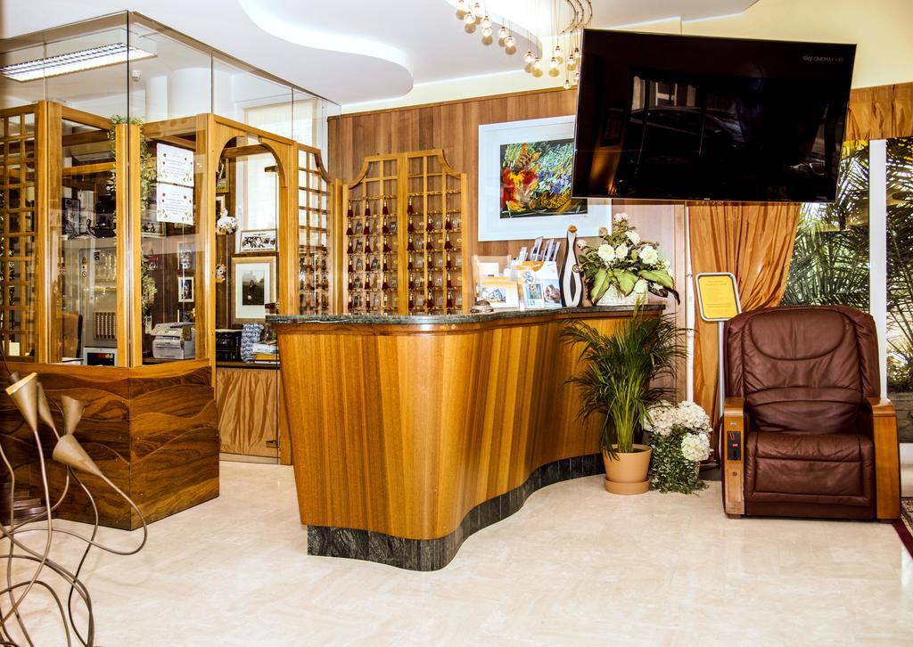 Hotel Al Prater Lignano Sabbiadoro Bagian luar foto
