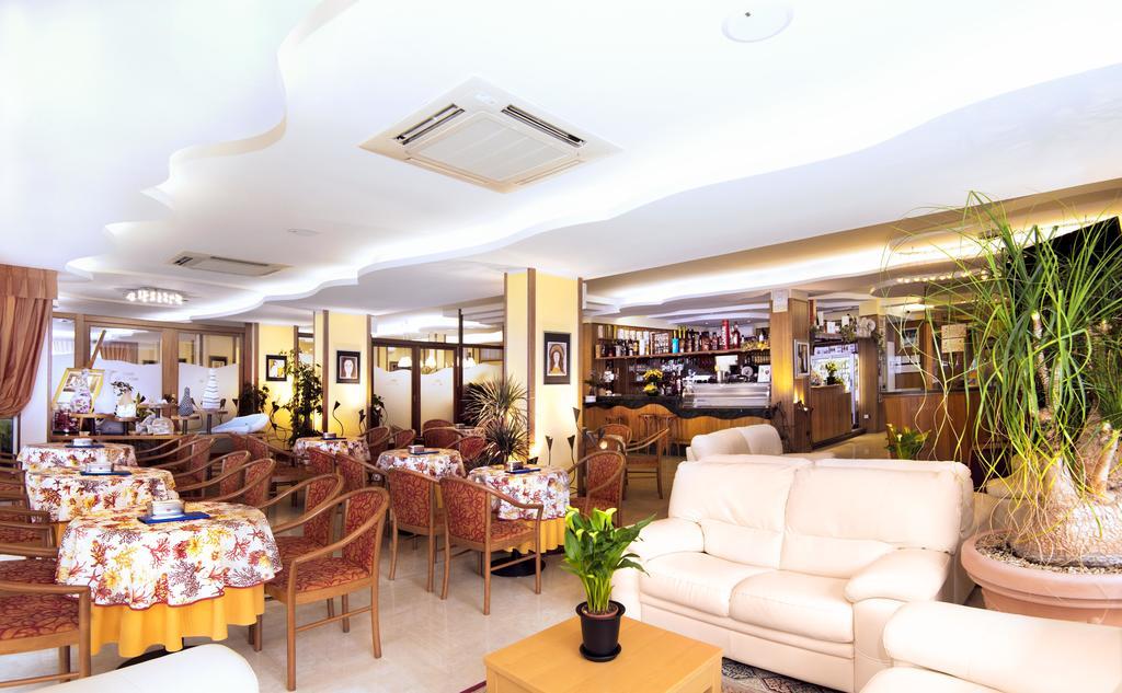 Hotel Al Prater Lignano Sabbiadoro Bagian luar foto