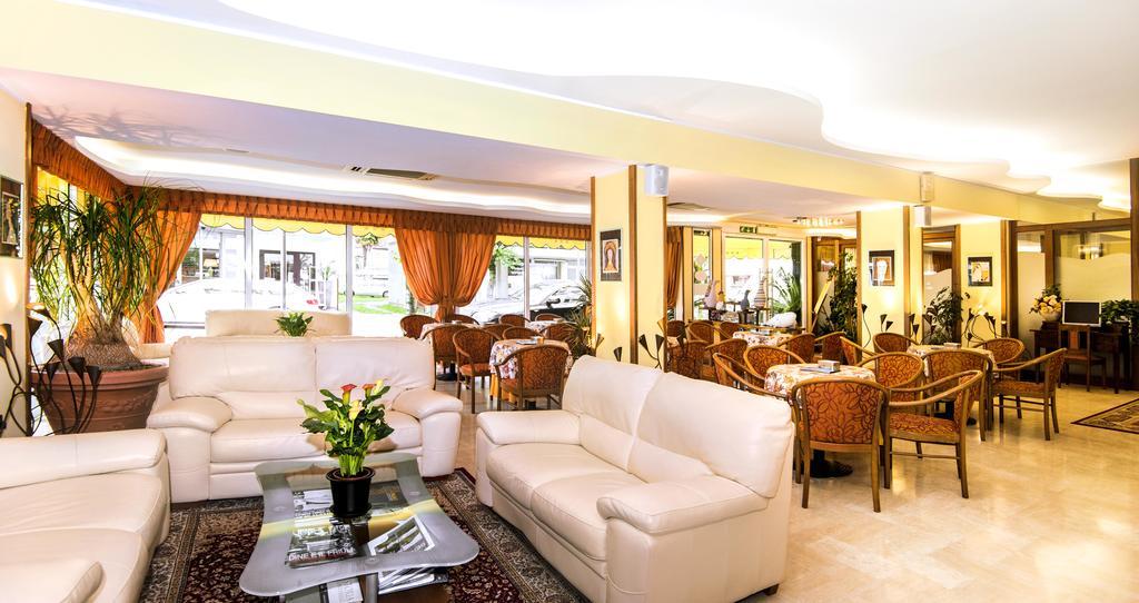 Hotel Al Prater Lignano Sabbiadoro Bagian luar foto