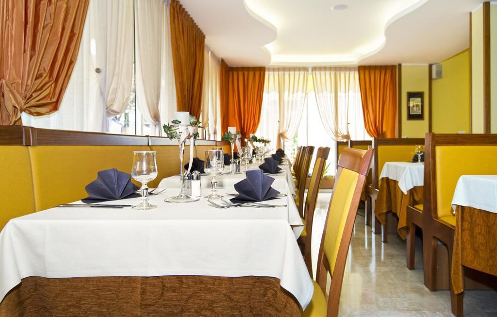 Hotel Al Prater Lignano Sabbiadoro Bagian luar foto
