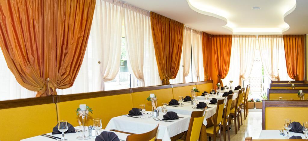 Hotel Al Prater Lignano Sabbiadoro Bagian luar foto