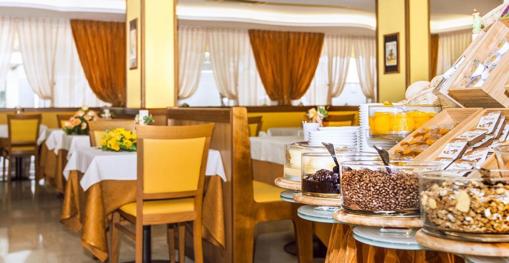 Hotel Al Prater Lignano Sabbiadoro Bagian luar foto