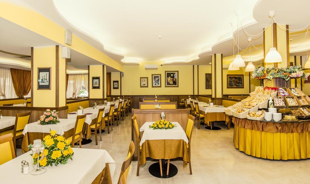 Hotel Al Prater Lignano Sabbiadoro Bagian luar foto