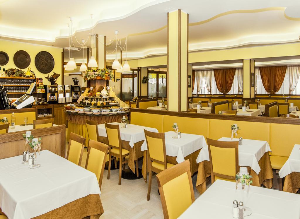 Hotel Al Prater Lignano Sabbiadoro Bagian luar foto