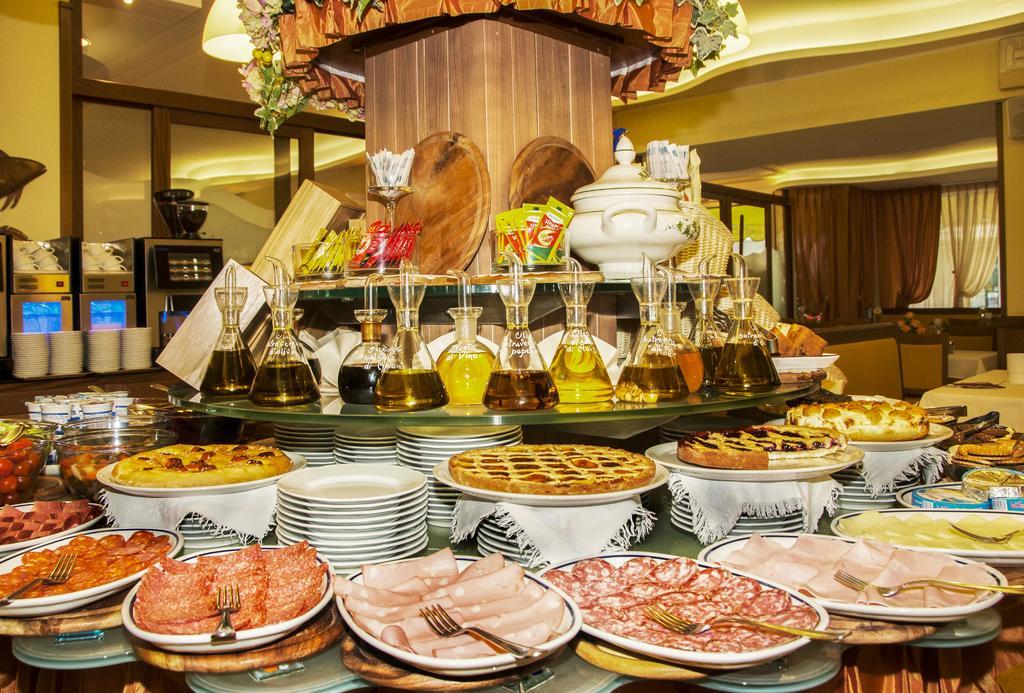 Hotel Al Prater Lignano Sabbiadoro Bagian luar foto